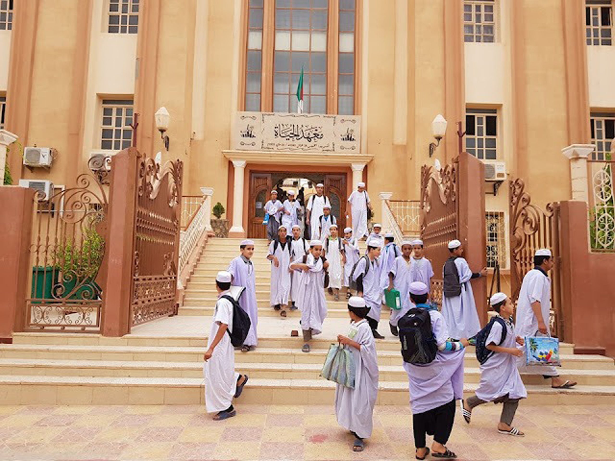 «معهـد الحياة» بالقرارة ….قرن من العطاء الخصيب