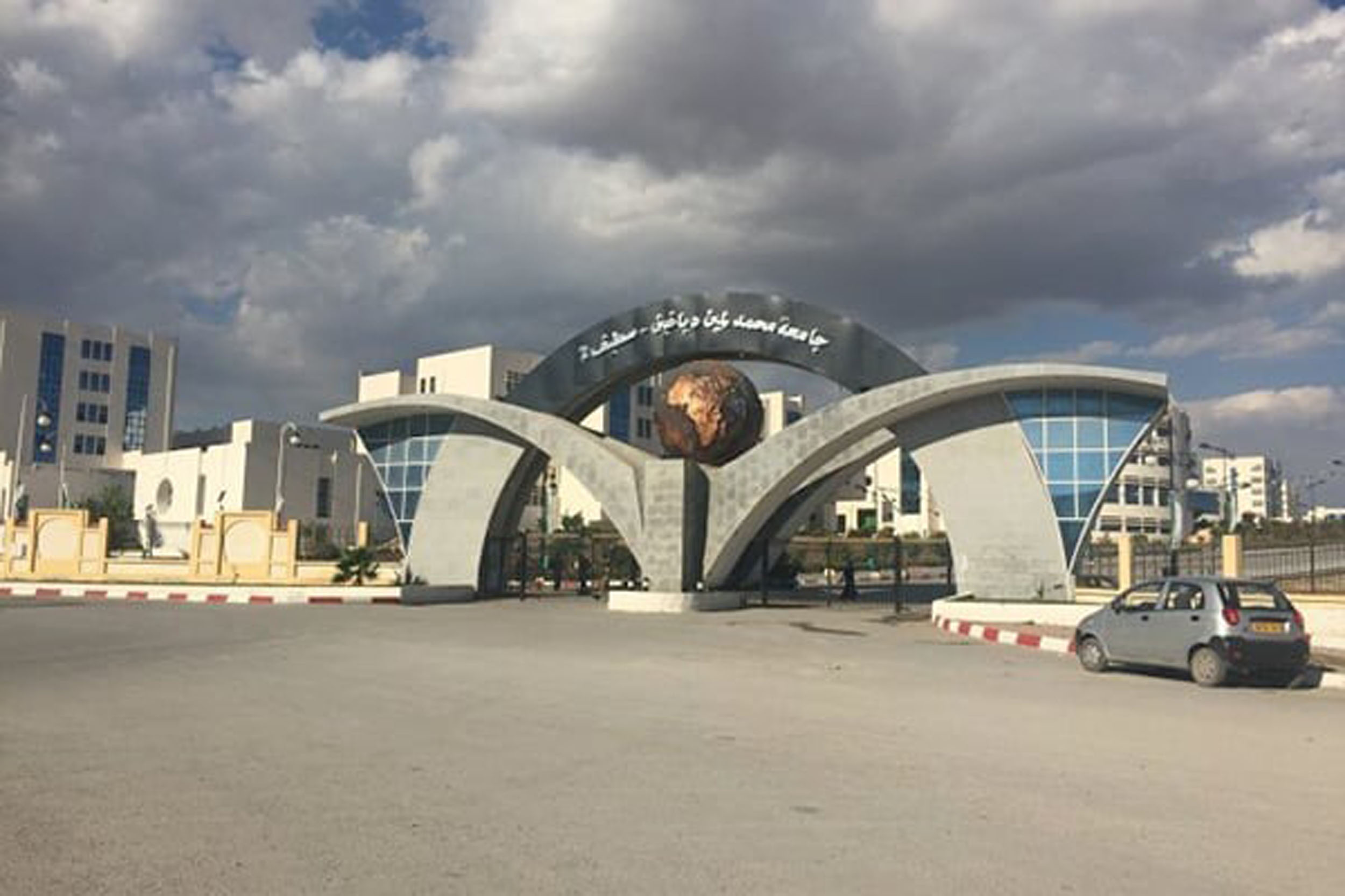 أهم التحديات التي تواجهها الجامعة الجزائرية
